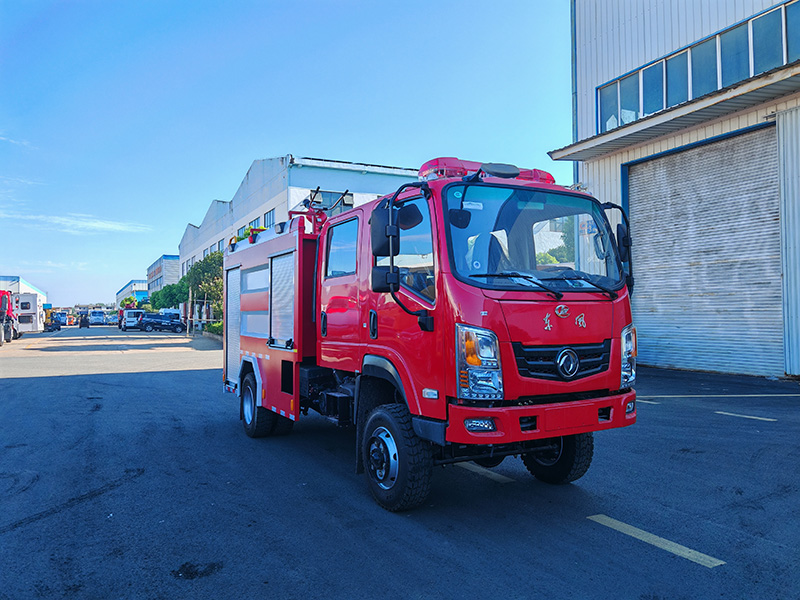 東風四驅3.5噸水罐消防車(全柴112KW)
